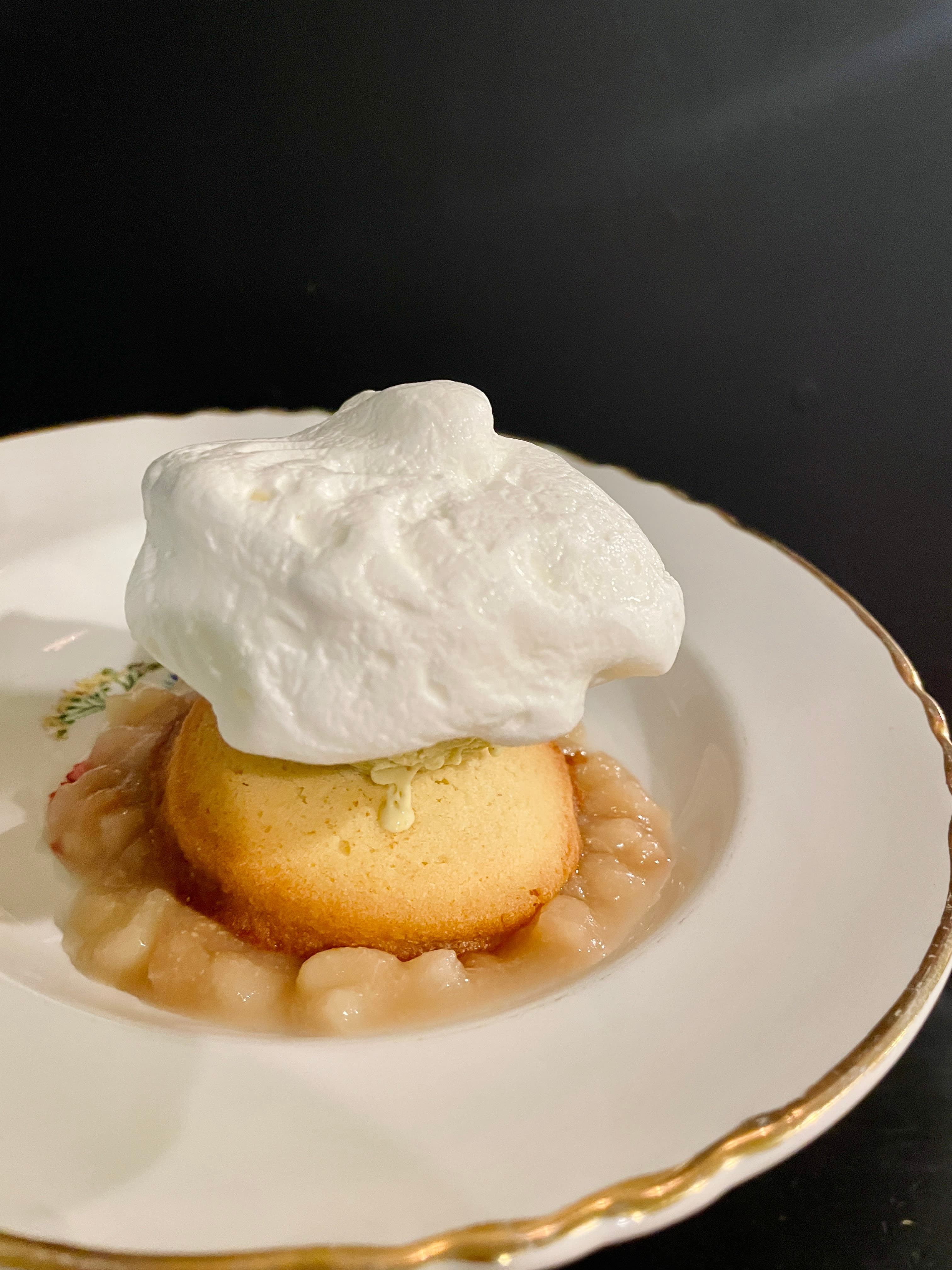 Poire en deux façons, sablé fleur d’oranger & crème glacée pistache fleur d’oranger de la maison Cacaofages